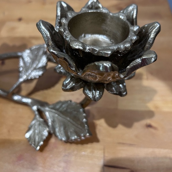 Luxurious Gold Floral Candle Holder - Picture 8 of 9